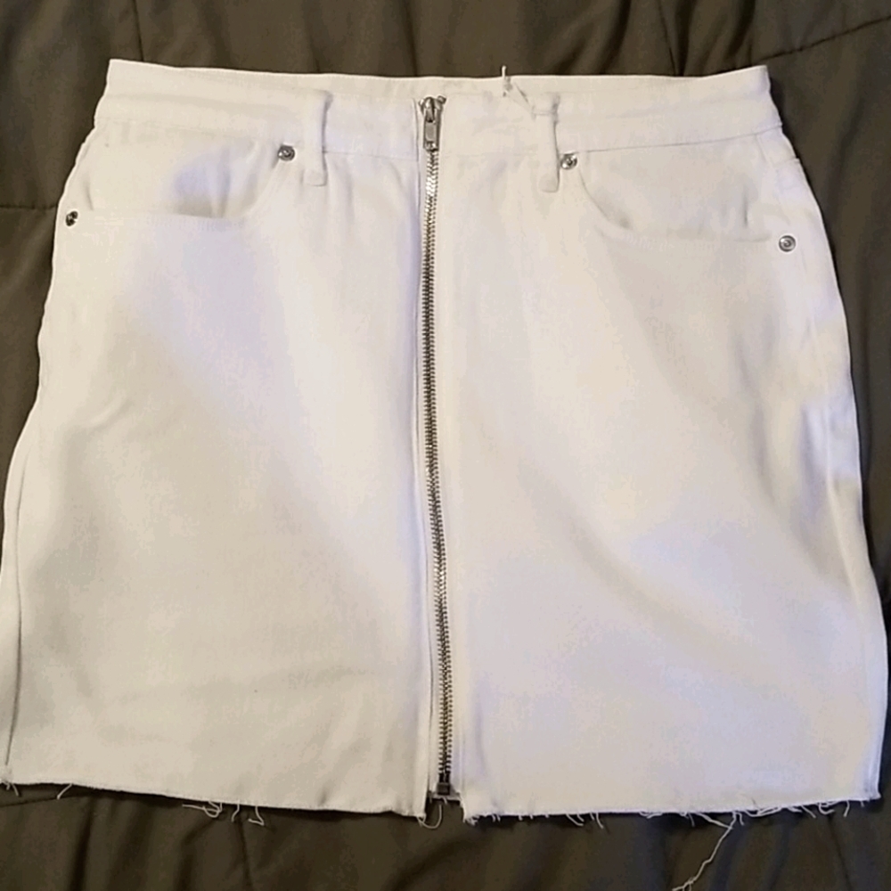 Good American brand zippered skirt